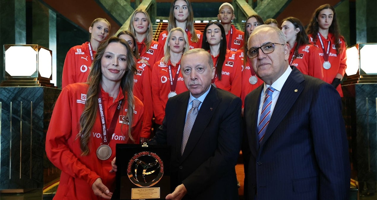 erdogan a mill kadin voleybol takimi oyuncularini agirladi iyPHiA56