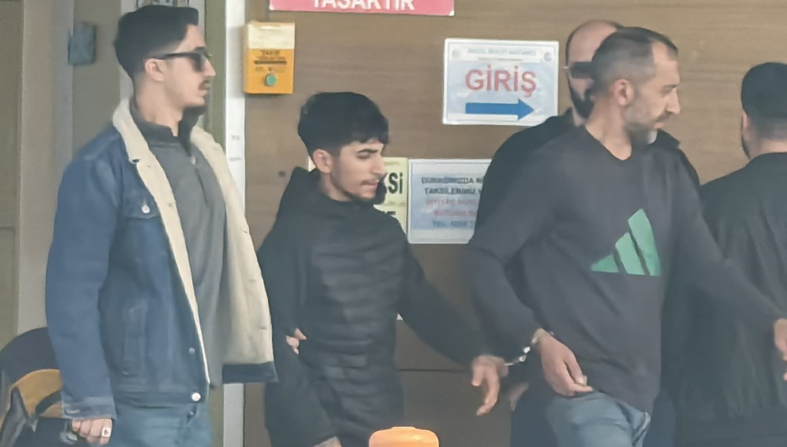 bursada uyusturucuoperasyonu 2 gozalti k7WQu5XE.jpg