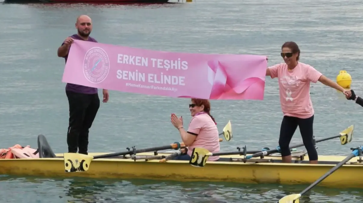 kadikoyde meme kanseri farkindaligi icin kurek etkinligi duzenlendi TNfjla8E.jpg