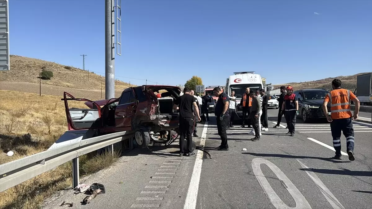 sivasta trafik kazasi 10 yarali nV7FElWy