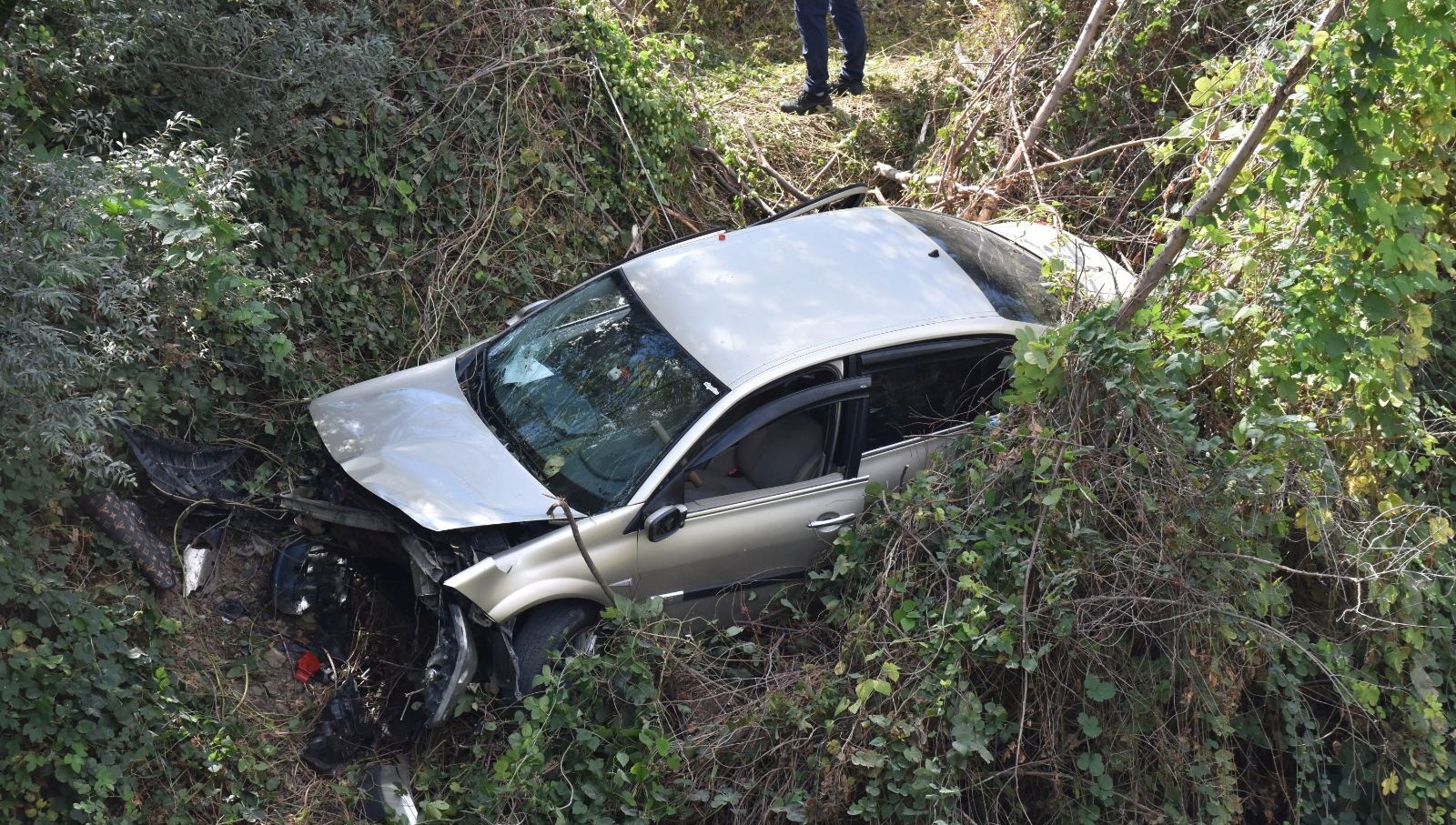 tekerlegi kopan arac dere yatagina uctu 3y9znAwF