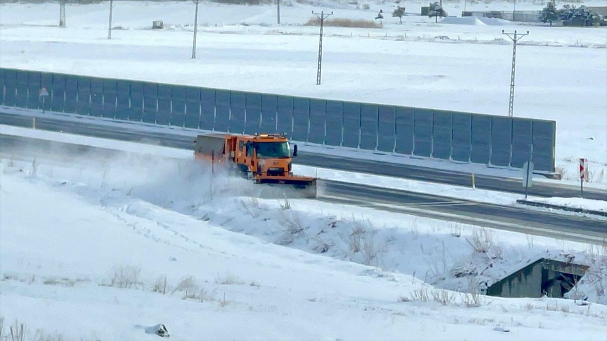 Doğu Anadolu’da Soğuk Hava ve Kar Yağışı Etkisini Sürdürüyor