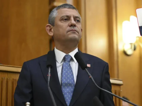 Ozgur ozel kurmaylariyla yeni partinin yol haritasini masaya yatirdi pm uyeleri cogunlukla chpde kalacak NXdKrwdt