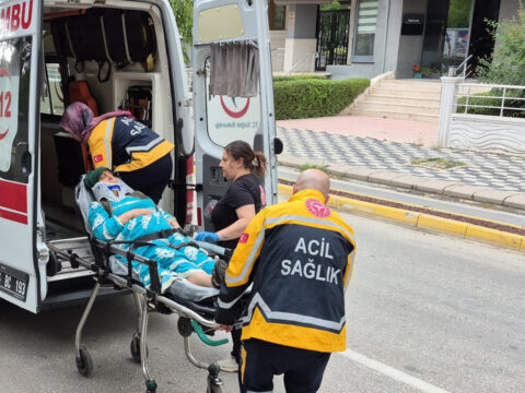 Torunu icin canini hic saydi otomobil yol verdi arkadaki minibus bicti veu5rGeH